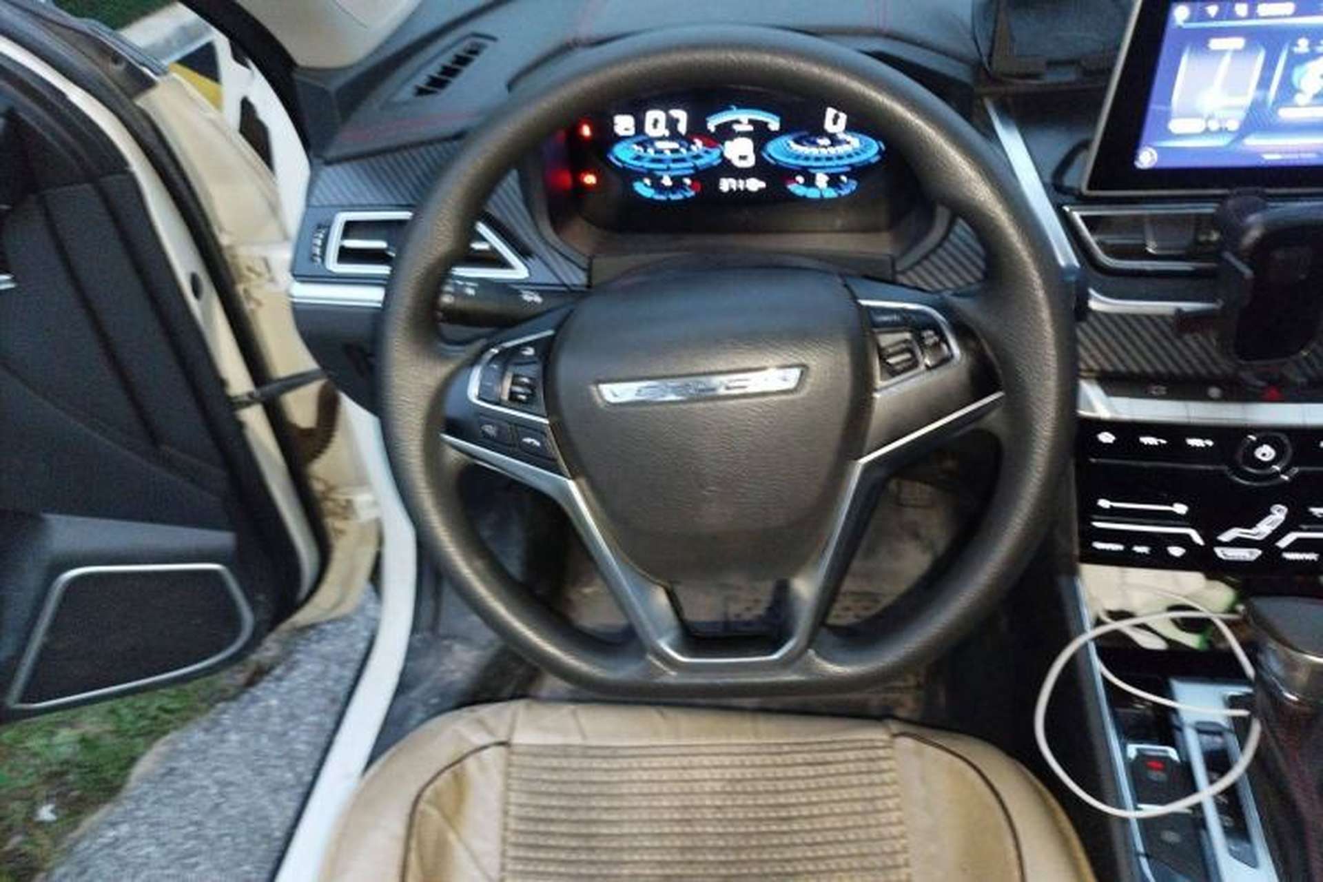 Used Venucia T60 2020 1.6L CVT Smart Drive Version China VI Standard Steering Wheel