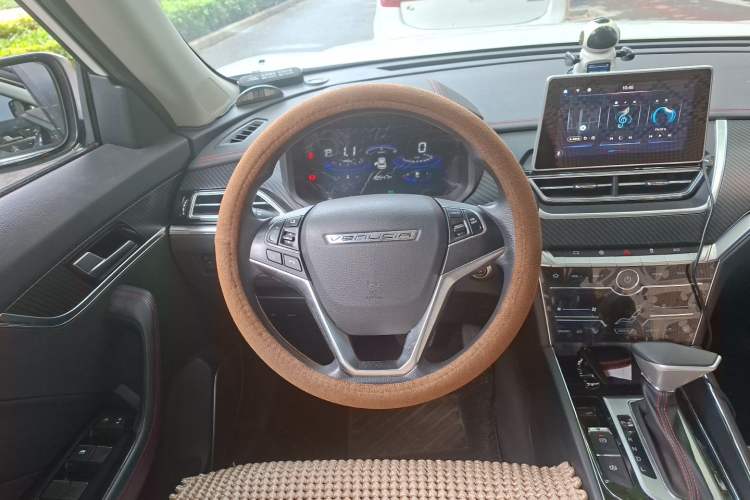 Used Venucia T60 2020 1.6L CVT Smart Drive Version China VI Standard Steering Wheel