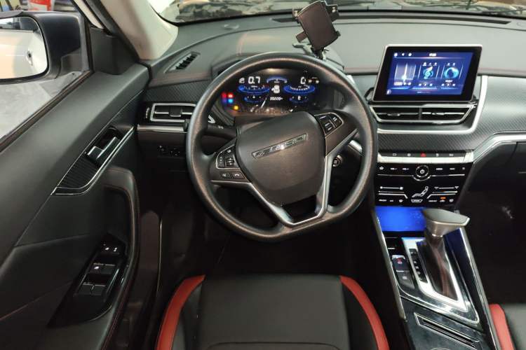 Used Venucia T60 2020 1.6L CVT Smart Drive Version China VI Standard Steering Wheel