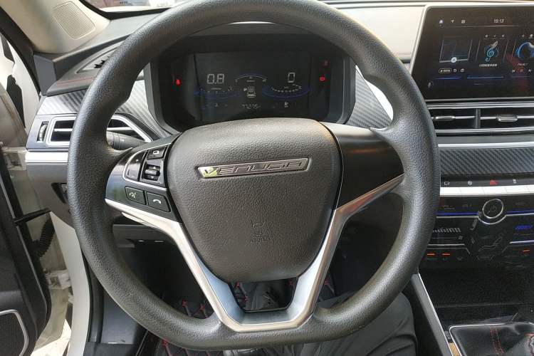 Used Venucia T60 2020 1.6L Manual Smart Vision Version China VI Standard Steering Wheel