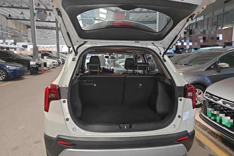 Used Venucia T60 2020 1.6L CVT Smart Drive Version China VI Standard Trunk