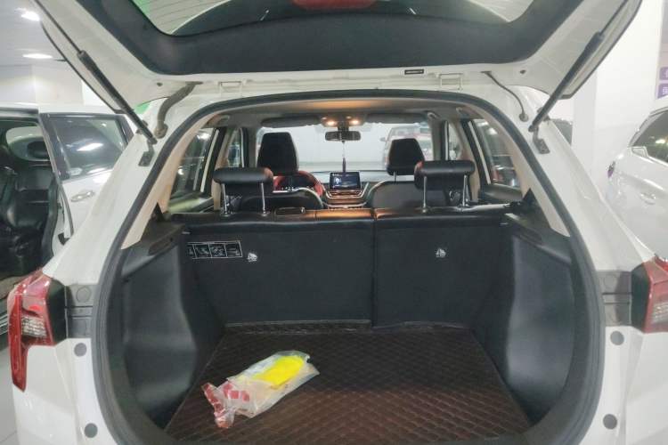 Used Venucia T60 2020 1.6L CVT Smart Drive Version China VI Standard Trunk