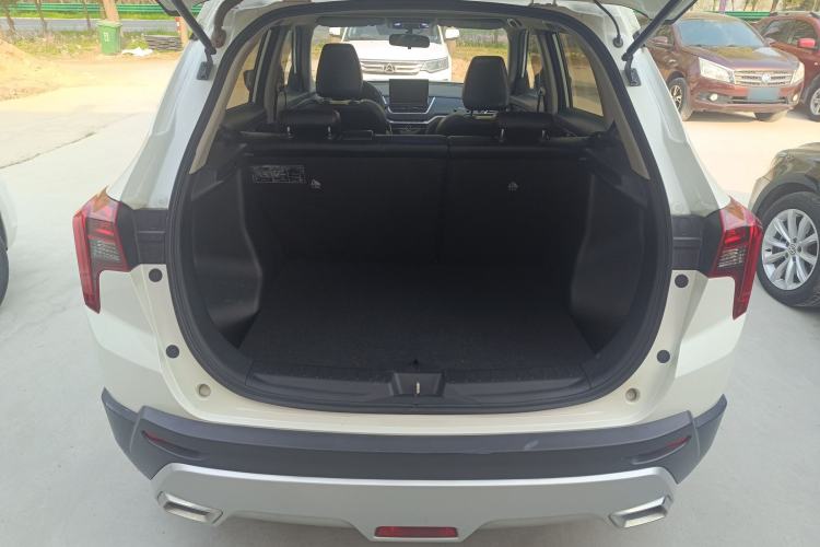 Used Venucia T60 2020 1.6L CVT Smart Drive Version China VI Standard Trunk