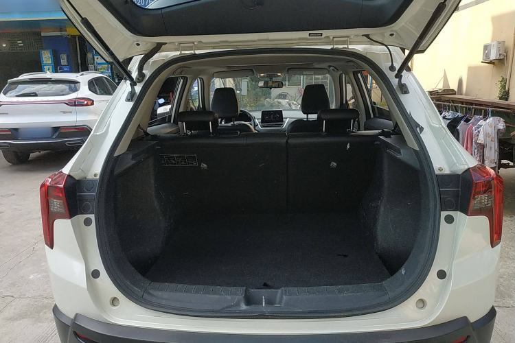 Used Venucia T60 2020 1.6L Manual Smart Vision Version China VI Standard Trunk