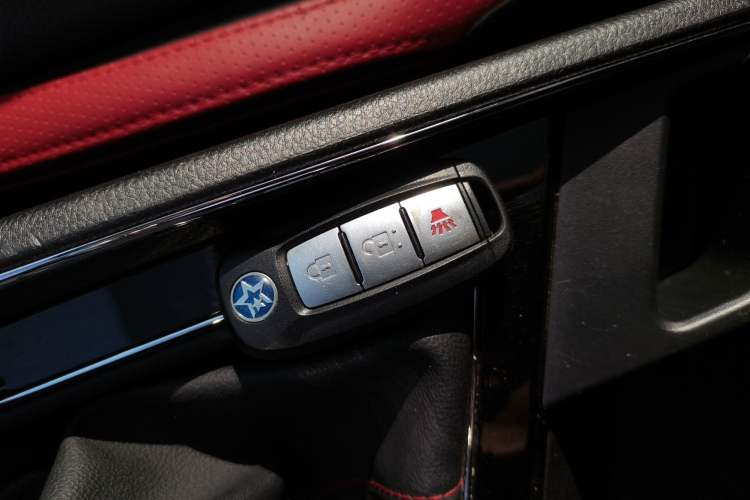 Used Venucia T60 2020 1.6L Manual Smart Vision Version China VI Standard Vehicle Key