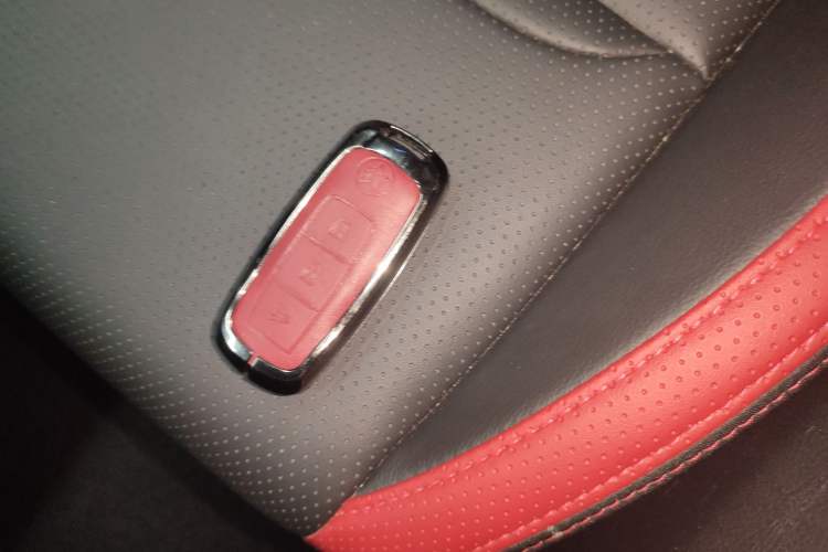 Used Venucia T60 2020 1.6L CVT Smart Drive Version China VI Standard Vehicle Key