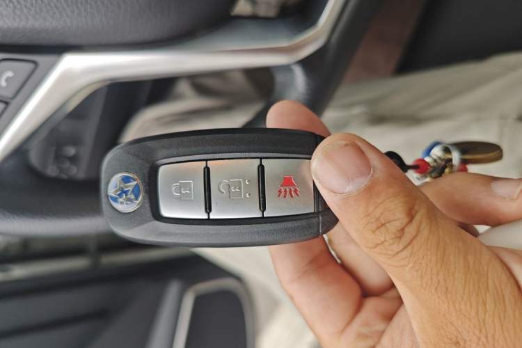 Used Venucia T60 2020 1.6L CVT Smart Drive Version China VI Standard Vehicle Key