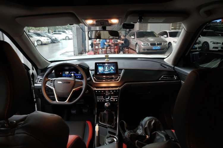 Used Venucia T60 2022 1.6L Manual Smart Vision Version Center Console