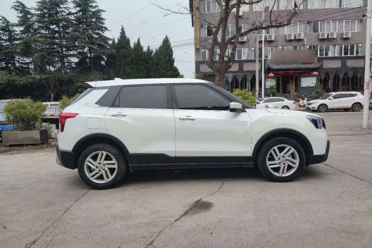 Used Venucia T60 2022 1.6L Manual Smart Vision Version Exterior 3