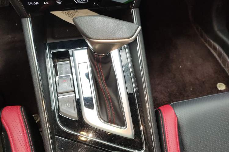 Used Venucia T60 2022 1.6L CVT Smart Drive Version Gear Lever