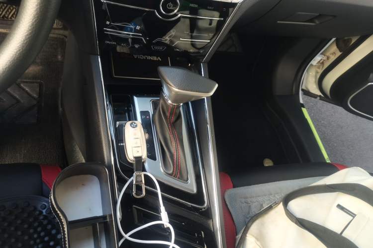 Used Venucia T60 2022 1.6L CVT Smart Drive Version Gear Lever