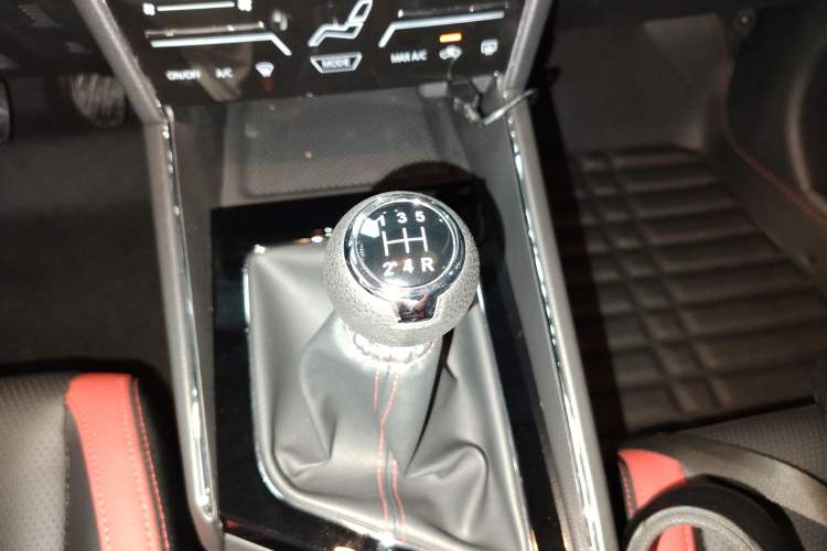Used Venucia T60 2022 1.6L Manual Smart Vision Version Gear Lever