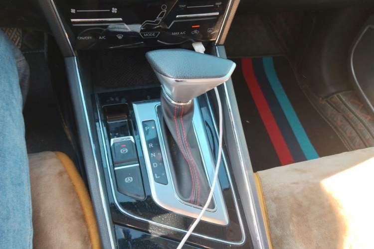 Used Venucia T60 2022 1.6L CVT Smart Drive Version Gear Lever