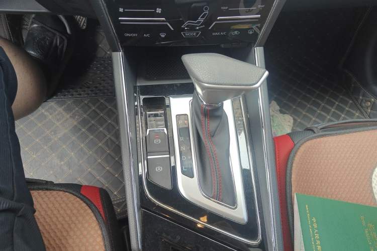 Used Venucia T60 2022 1.6L CVT Smart Drive Version Gear Lever
