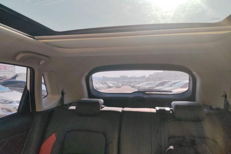 Used Venucia T60 2022 1.6L CVT Smart Drive Version Headliner