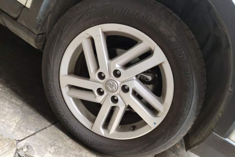 Used Venucia T60 2022 1.6L CVT Smart Drive Version Right Front Wheel Hub