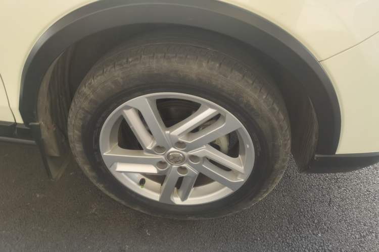 Used Venucia T60 2022 1.6L CVT Smart Drive Version Right Front Wheel Hub