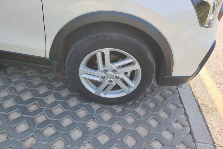 Used Venucia T60 2022 1.6L CVT Smart Drive Version Right Front Wheel Hub