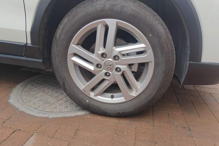 Used Venucia T60 2022 1.6L CVT Smart Drive Version Right Front Wheel Hub
