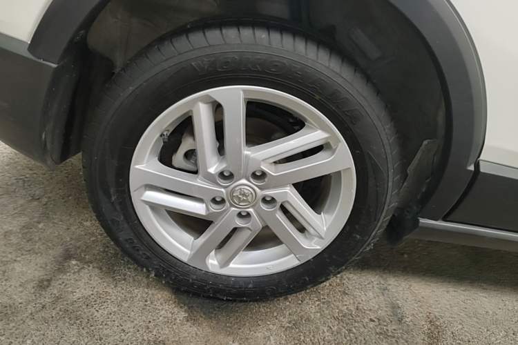 Used Venucia T60 2022 1.6L CVT Smart Drive Version Right Rear Wheel Hub