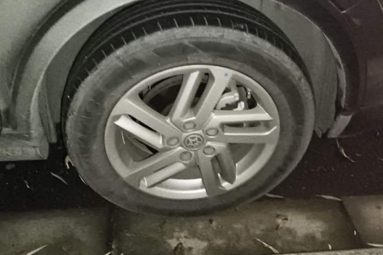 Used Venucia T60EV 2023 Comfort Edition Right Front Wheel Hub