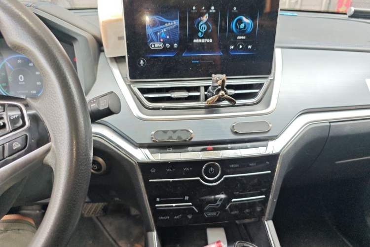 Used Venucia T60EV 2020 AI Enjoyment Model Audio And AC Panel