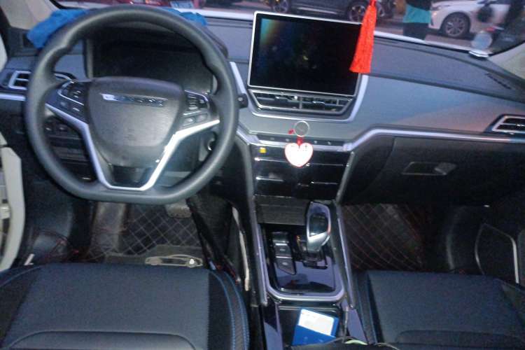 Used Venucia T60EV 2020 AI Enjoyment Model Center Console