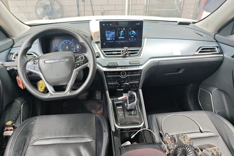 Used Venucia T60EV 2020 AI Enjoyment Model Center Console