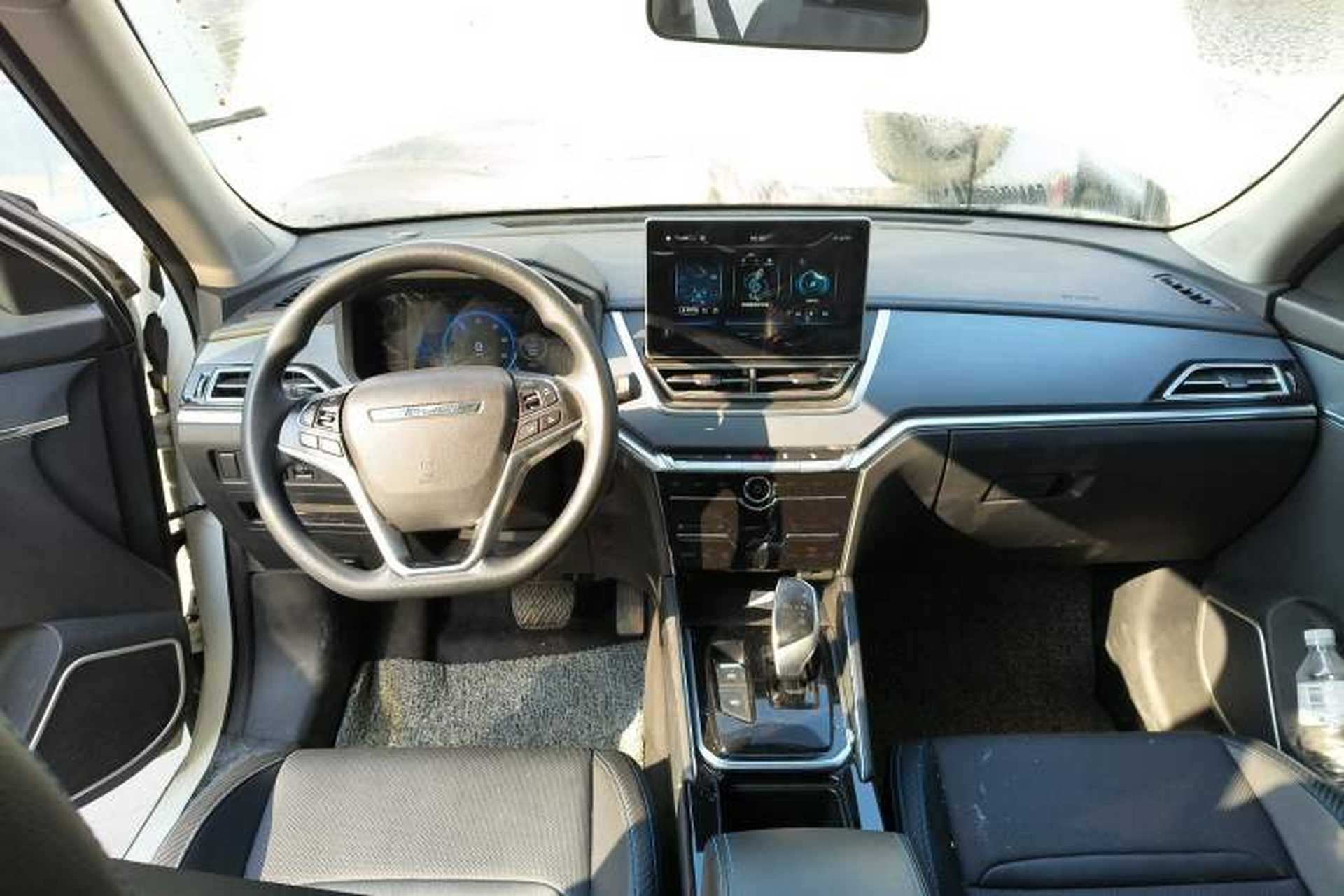 Used Venucia T60EV 2020 AI Enjoyment Model Center Console