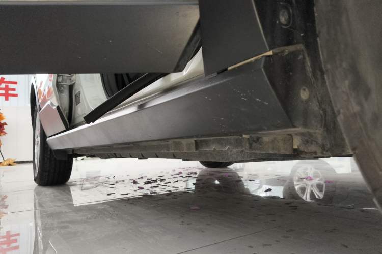 Used Venucia T60EV 2020 AI Enjoyment Model Right Side Sill