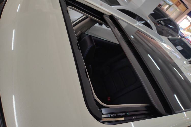 Used Venucia T60EV 2020 AI Deluxe Model Roof