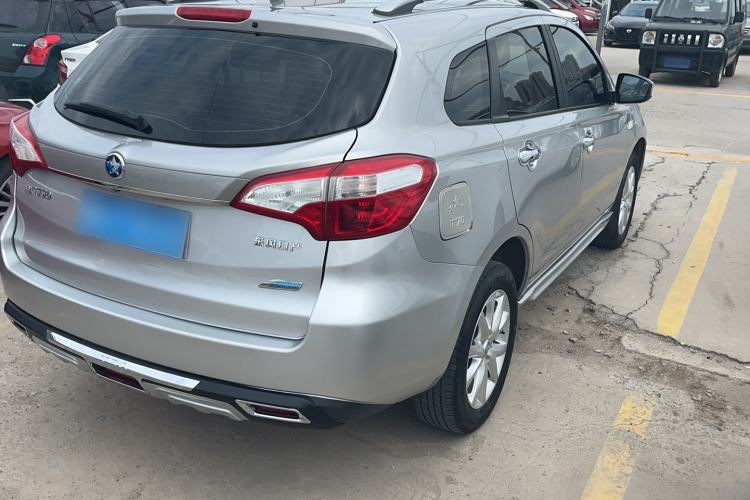 Used Venucia T70 2015 2.0L CVT Smart Edition Exterior 3