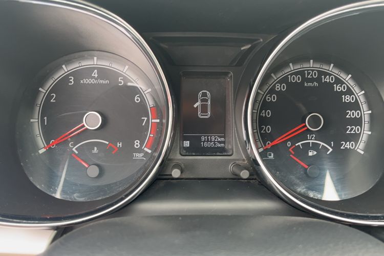 Used Venucia T70 2015 2.0L CVT Smart Edition Odometer Close Up