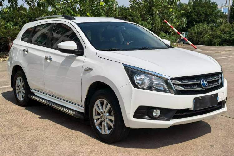 Used Venucia T70 2016 1.6L Manual Ruixing Edition Exterior 2
