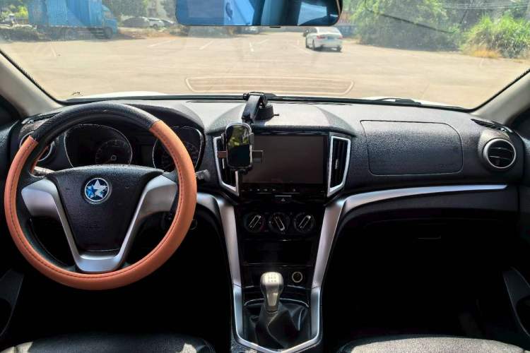 Used Venucia T70 2016 1.6L Manual Ruixing Edition Interior 1