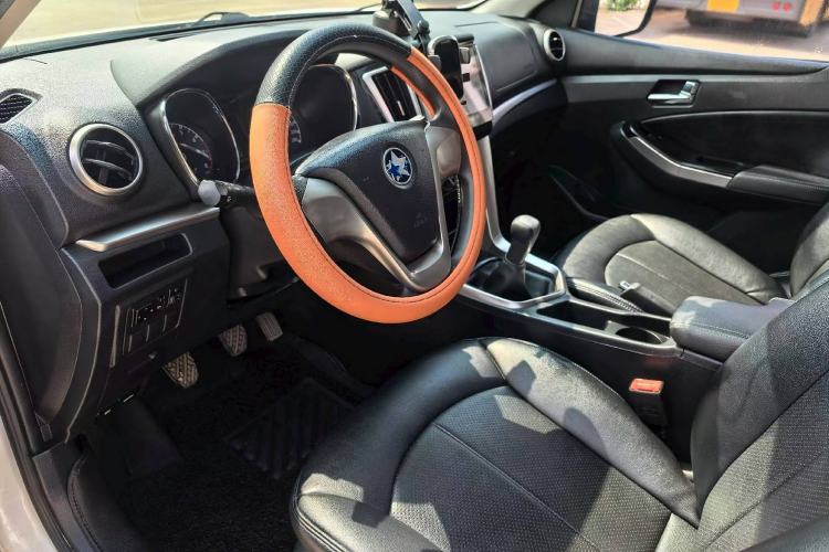 Used Venucia T70 2016 1.6L Manual Ruixing Edition Interior 2