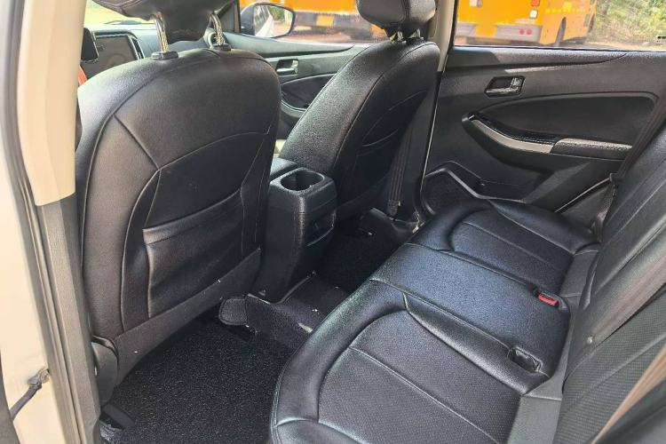 Used Venucia T70 2016 1.6L Manual Ruixing Edition Interior 3