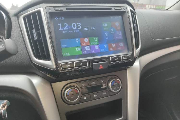 Used Venucia T70 2015 2.0L CVT Smart Edition Audio And AC Panel
