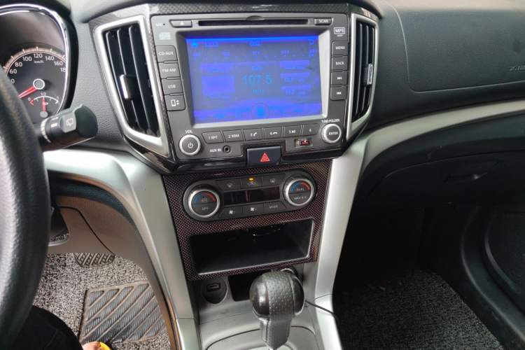 Used Venucia T70 2015 2.0L CVT Smart Edition Audio And AC Panel