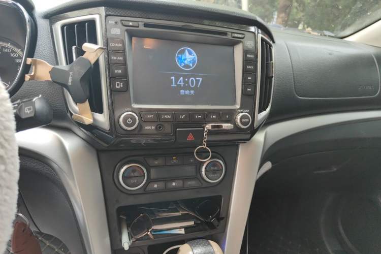 Used Venucia T70 2015 2.0L CVT Smart Edition Audio And AC Panel