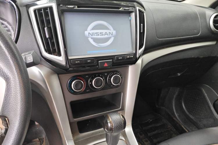Used Venucia T70 2015 2.0L CVT Smart Choice Edition Audio And AC Panel