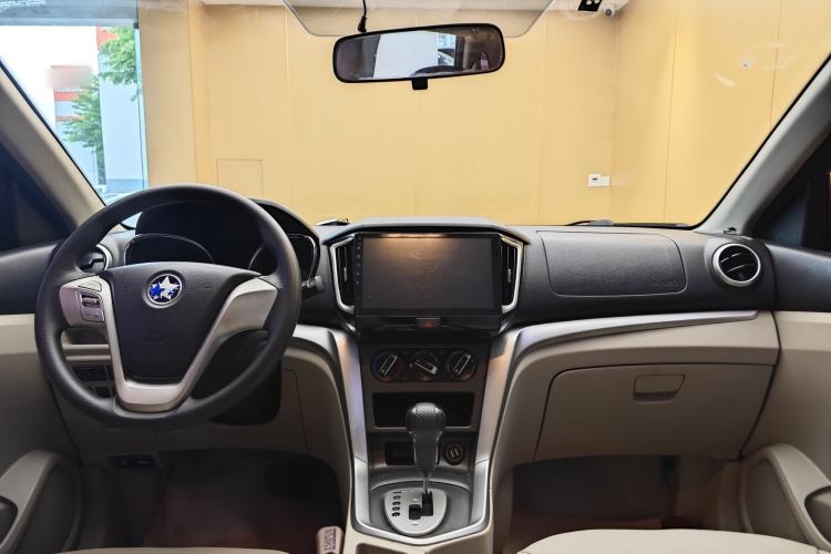 Used Venucia T70 2015 2.0L CVT Smart Choice Edition Audio And AC Panel