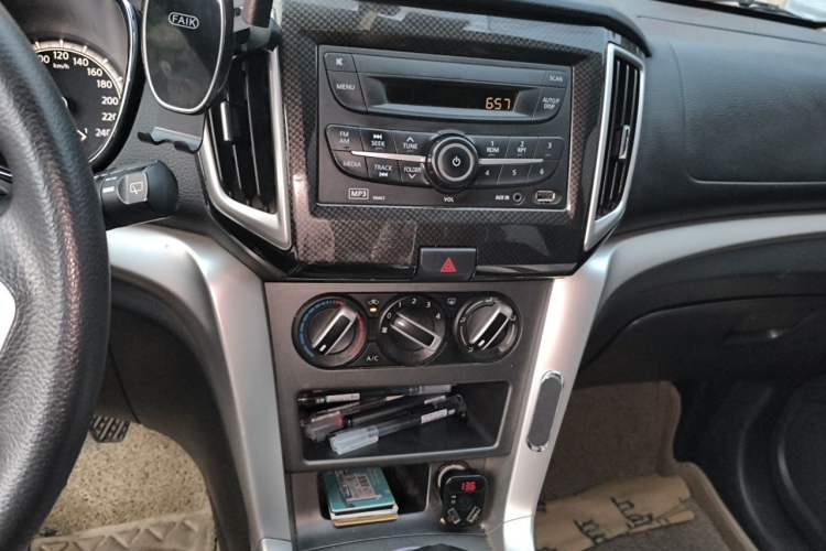 Used Venucia T70 2015 1.6L Manual Ruixing Edition Audio And AC Panel