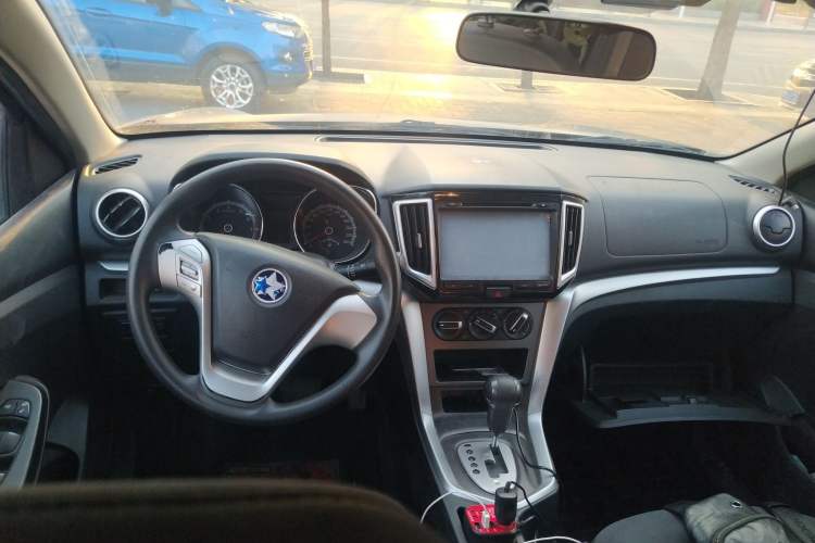 Used Venucia T70 2015 2.0L CVT Smart Choice Edition Center Console