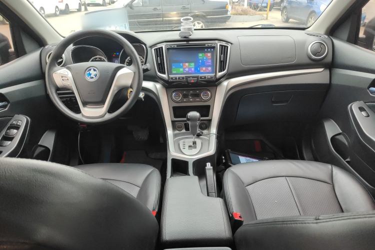 Used Venucia T70 2015 2.0L CVT Smart Edition Center Console