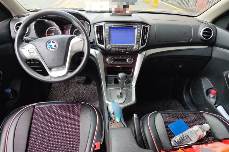Used Venucia T70 2015 2.0L CVT Smart Edition Center Console
