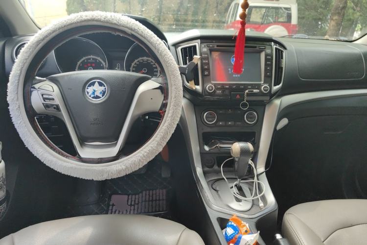 Used Venucia T70 2015 2.0L CVT Smart Edition Center Console