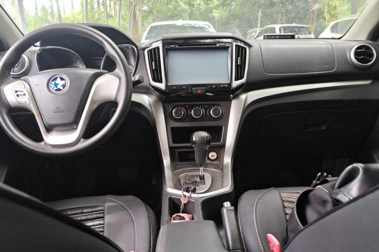 Used Venucia T70 2015 2.0L CVT Smart Choice Edition Center Console