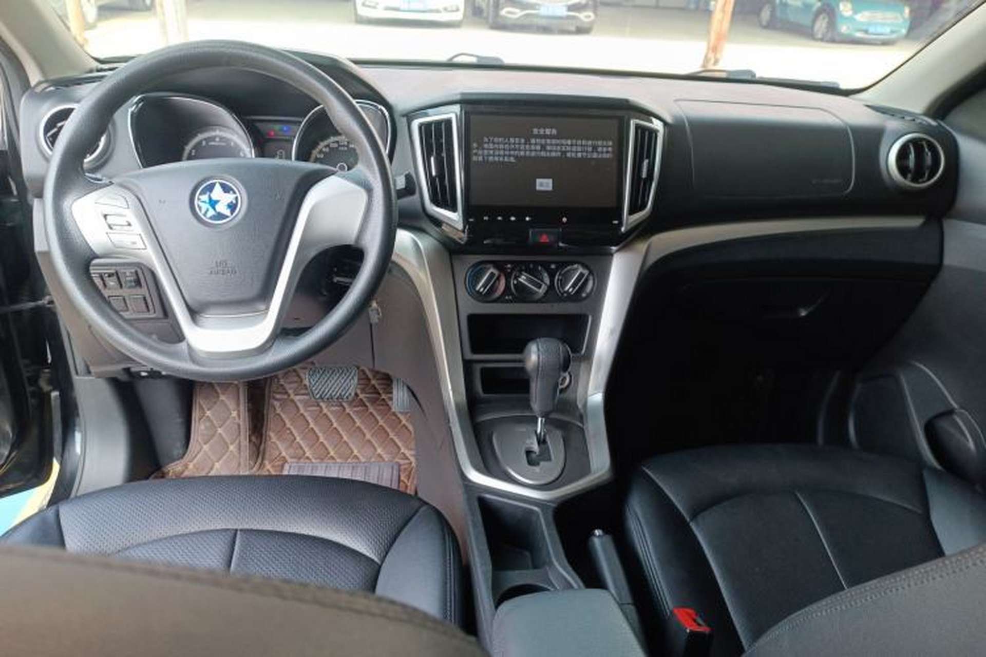 Used Venucia T70 2015 2.0L CVT Smart Choice Edition Center Console