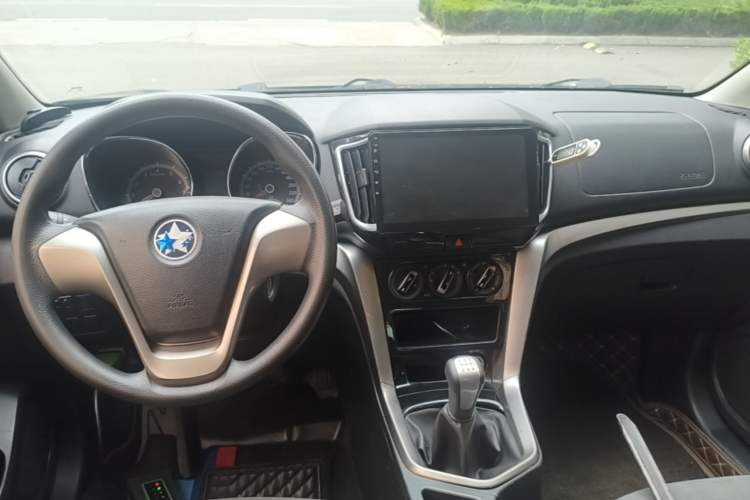 Used Venucia T70 2015 1.6L Manual Ruixing Edition Center Console